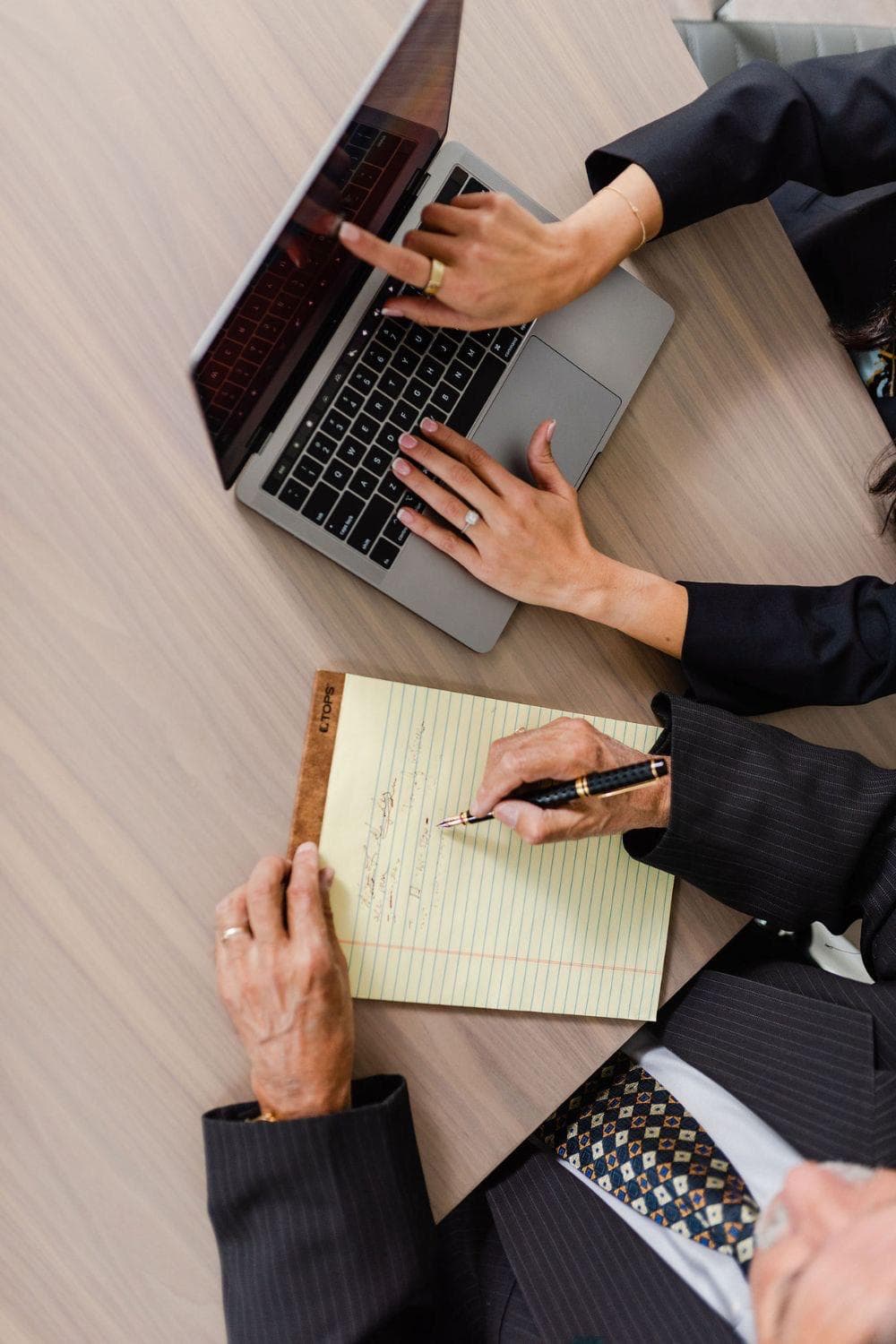 Cómo se distribuyen los bienes comunes en un proceso de divorcio